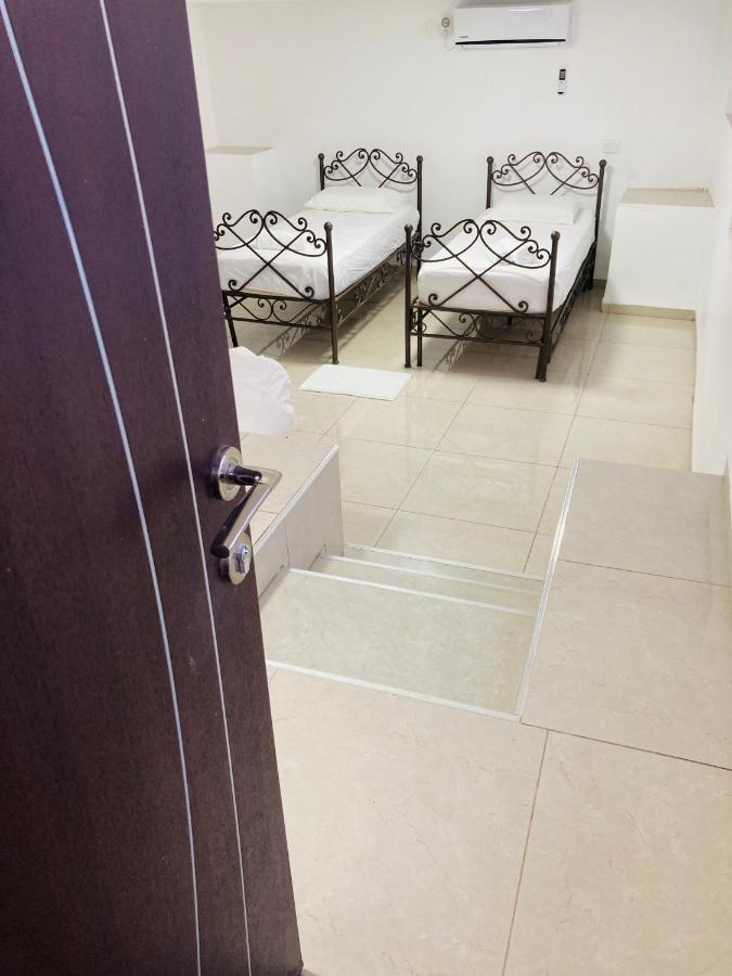 צימר שומרי שבת בצפת: מרחב שקט עם חצר גדולה Exterior photo